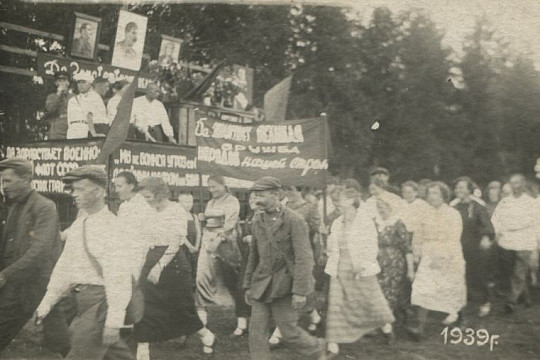 Первомай в объективе фотографа Василия Кичагова показывает Белозерский музей